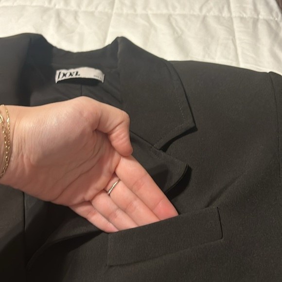 Because Of Alice Women's Cropped Blazer - Picture 4 of 7